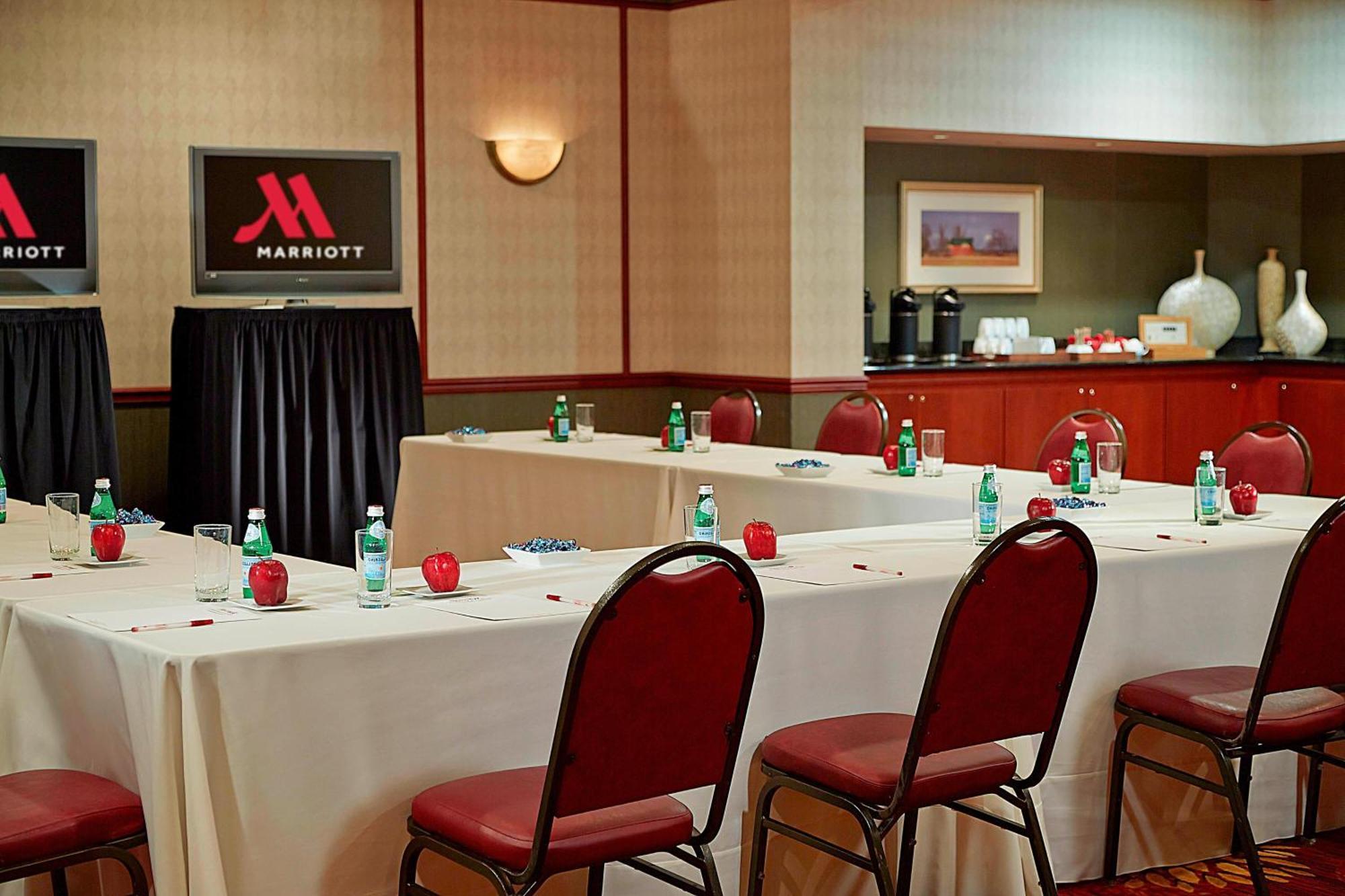 Marriott Hartford/Windsor Airport Exterior foto